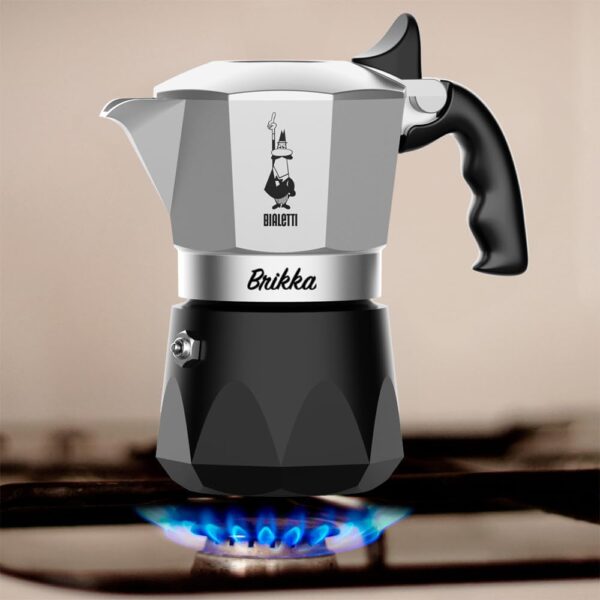 Bialetti Caffettiera New Brikka 2023, 2 Tazze, Espresso Cremoso come al Bar, Non Adatta a Piano Induzione, Manico antiscottatura, Design Elegante, Alluminio - immagine 2