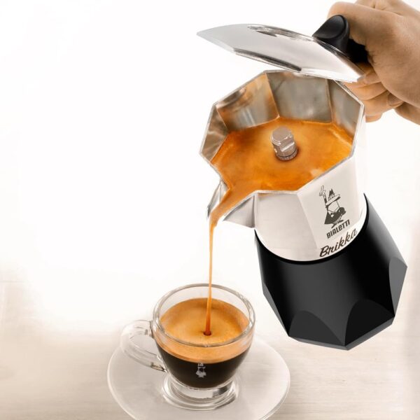 Bialetti Caffettiera New Brikka 2023, 2 Tazze, Espresso Cremoso come al Bar, Non Adatta a Piano Induzione, Manico antiscottatura, Design Elegante, Alluminio - immagine 4