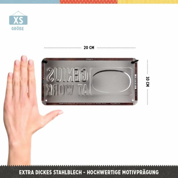 Nostalgic-Art Targa da Appendere Genius at Work – Idea Regalo per i nostalgici, in Metallo, Decorazione con Design Vintage, 10 x 20 cm 28007 - immagine 2